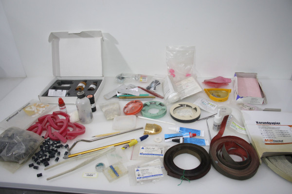 Preview: Dentallabor-Restposten diverses Dental-Zubehör Bohrer, Schleifpapier # 10454