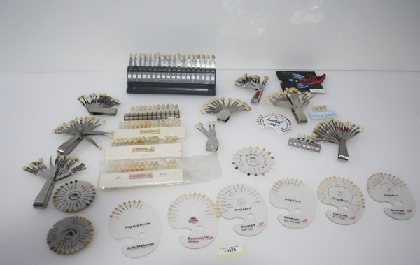 Preview: Farbscala / Farbringe / Shadeguide namhafter Hersteller # 10378