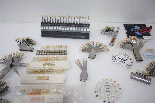 Preview: Farbscala / Farbringe / Shadeguide namhafter Hersteller # 10378