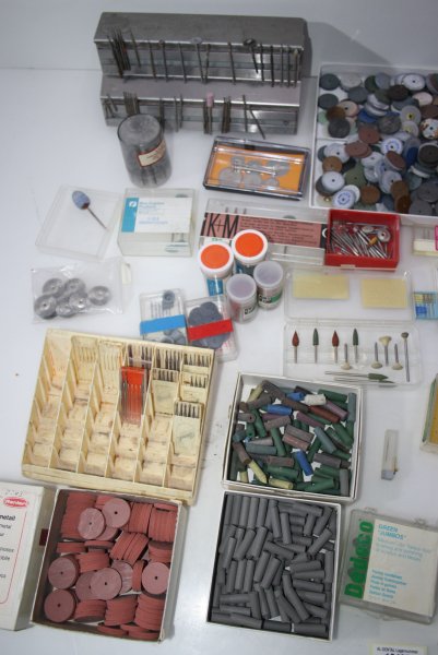 Preview: Dentallabor-Restposten Bohrer, Polierer, Bürsten, Ständer etc. # 10487