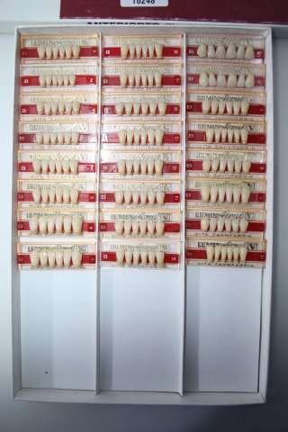 Preview: VITA Anteriores / VITAPAN Kunststoff-Frontzähne 3-D-Master # 10248